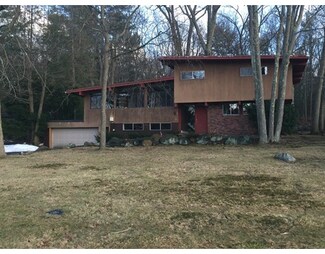 21 Canterbury Rd, Woburn, MA 01801