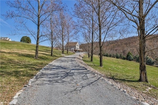 4337 Hillside Ct, New Tripoli, PA 18066