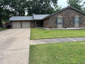 316 Barclay Rd, Muskogee, OK 74403