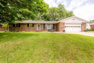 5141 Riverview Dr, Coloma, MI 49038