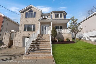 30 Bayview Ave, Staten Island, NY 10309