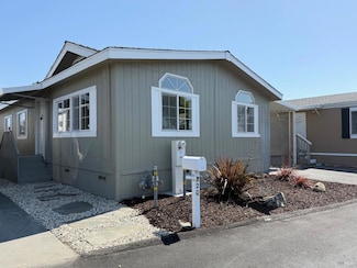 220 Pear Ln, Santa Rosa, CA 95407