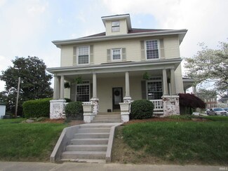 608 E van Trees St, Washington, IN 47501