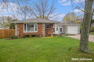3275 Mccracken St, Norton Shores, MI 49441
