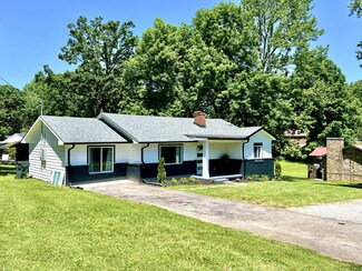 204 S Hummingbird Ln, Dickson, TN 37055