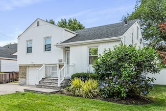 567 Oxford Rd, Cedarhurst, NY 11516