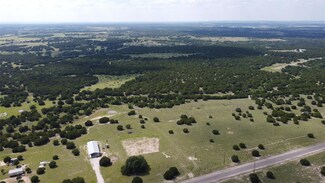 220 Rolling Hills Dr, Lampasas, TX 76550