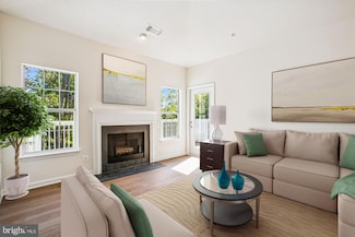 1704 Lake Shore Crest Dr Unit 32, Reston, VA 20190