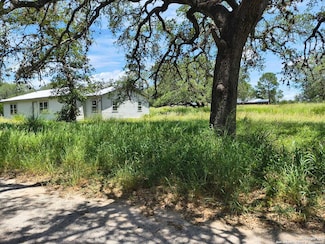 82 Lance Ln, Poteet, TX 78065