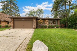 1360 Center St, Des Plaines, IL 60018