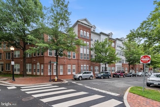 4951 Brenman Park Dr Unit 209, Alexandria, VA 22304