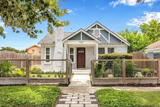 5001 Farmer St, Houston, TX 77020