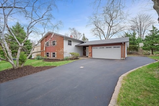 2719 Kincaid Dr, Woodridge, IL 60517