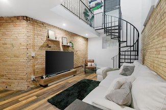 603 S 9th St Unit 1, Minneapolis, MN 55404