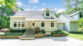 4 Scrimshaw Dr, Southampton, NY 11968