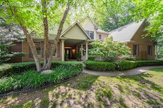 3376 Oak Park Dr, Saline, MI 48176