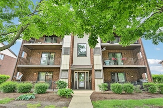 1221 Chalet Rd Unit 101, Naperville, IL 60563