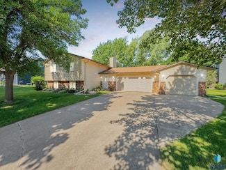 5705 W Coughran Ct, Sioux Falls, SD 57106