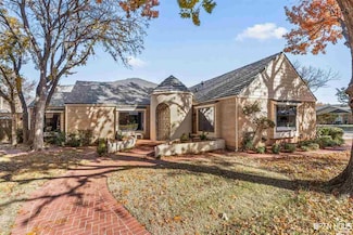 2724 Red Oak Dr, Wichita Falls, TX 76308