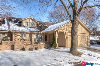 10036 Fieldcrest Dr, Omaha, NE 68114