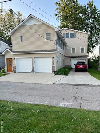 7888 Lakeshore Dr, Newport, MI 48166