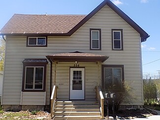 208 S Cedar St, Horicon, WI 53032