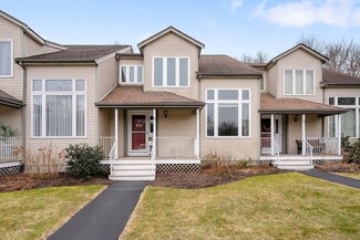 51 Willow Pond Dr, Rockland, MA 02370