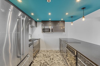 100 Ocean Lane Dr Unit 304, Key Biscayne, FL 33149