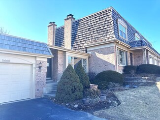 2S660 Avenue Normandy E Unit 3, Oak Brook, IL 60523