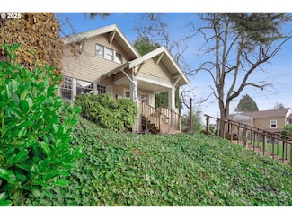 8921 SE Washington St, Portland, OR 97216