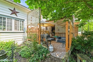 8316 Howe Rd, Wonder Lake, IL 60097