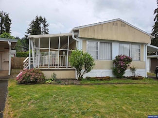 1307 S Water St, Silverton, OR 97381