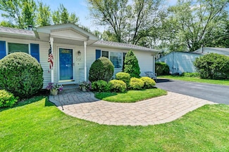 7 Lincoln Dr, Washingtonville, NY 10992