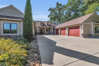 9110 NW 81 St, Kansas City, MO 64152