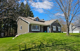 9690 Woodridge Dr, Eden Prairie, MN 55347