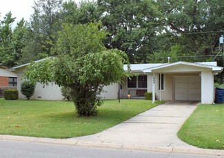 909 N Chipper Ln, Wichita, KS 67212