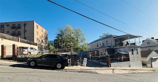 31 Thurman St, Yonkers, NY 10701