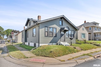 2231 N Division St, Davenport, IA 52804