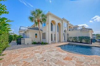 525 Villa Dr, Seabrook, TX 77586