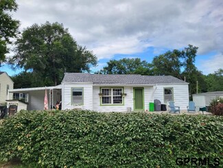 7736 Izard St, Omaha, NE 68114