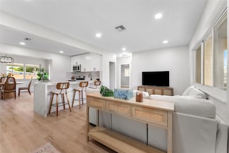 7021 SW 12th St, Pembroke Pines, FL 33023