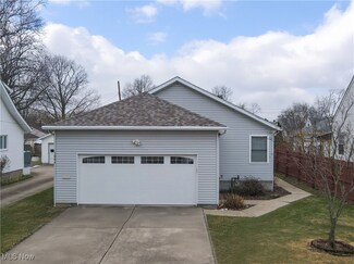 1064 Roosevelt Ave, Cuyahoga Falls, OH 44221