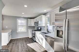 200 Mohican Dr, Oxon Hill, MD 20745