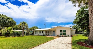 858 SE Stafford Dr, Stuart, FL 34996