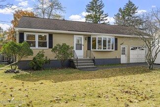 4 E Ford Dr, Latham, NY 12110
