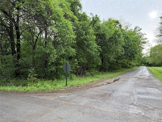 1 N Navajo Ave, Chouteau, OK 74337