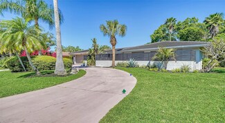 3255 Pine Valley Dr, Sarasota, FL 34239