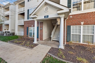 37 Kassebaum Ln Unit 105, Saint Louis, MO 63129
