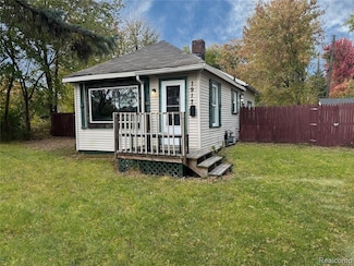 1917 Minnie St, Port Huron, MI 48060