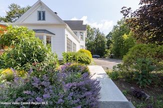 35 Mill Hill Rd Unit A, Woodstock, NY 12498